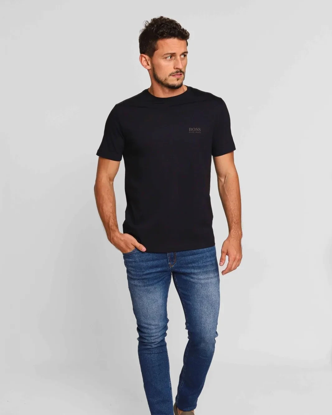 camiseta-hugo-boss-basic-regular-fit-preta-5143521463-4_1067x1600~2.jpg