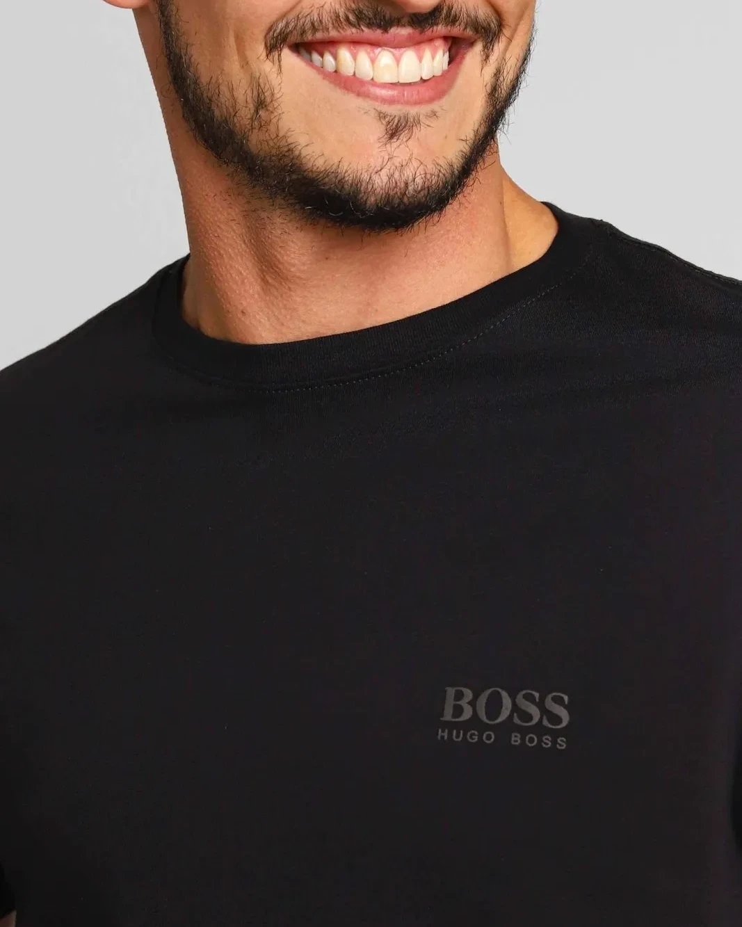 camiseta-hugo-boss-basic-regular-fit-preta-5143521463-5_1067x1600~2.jpg