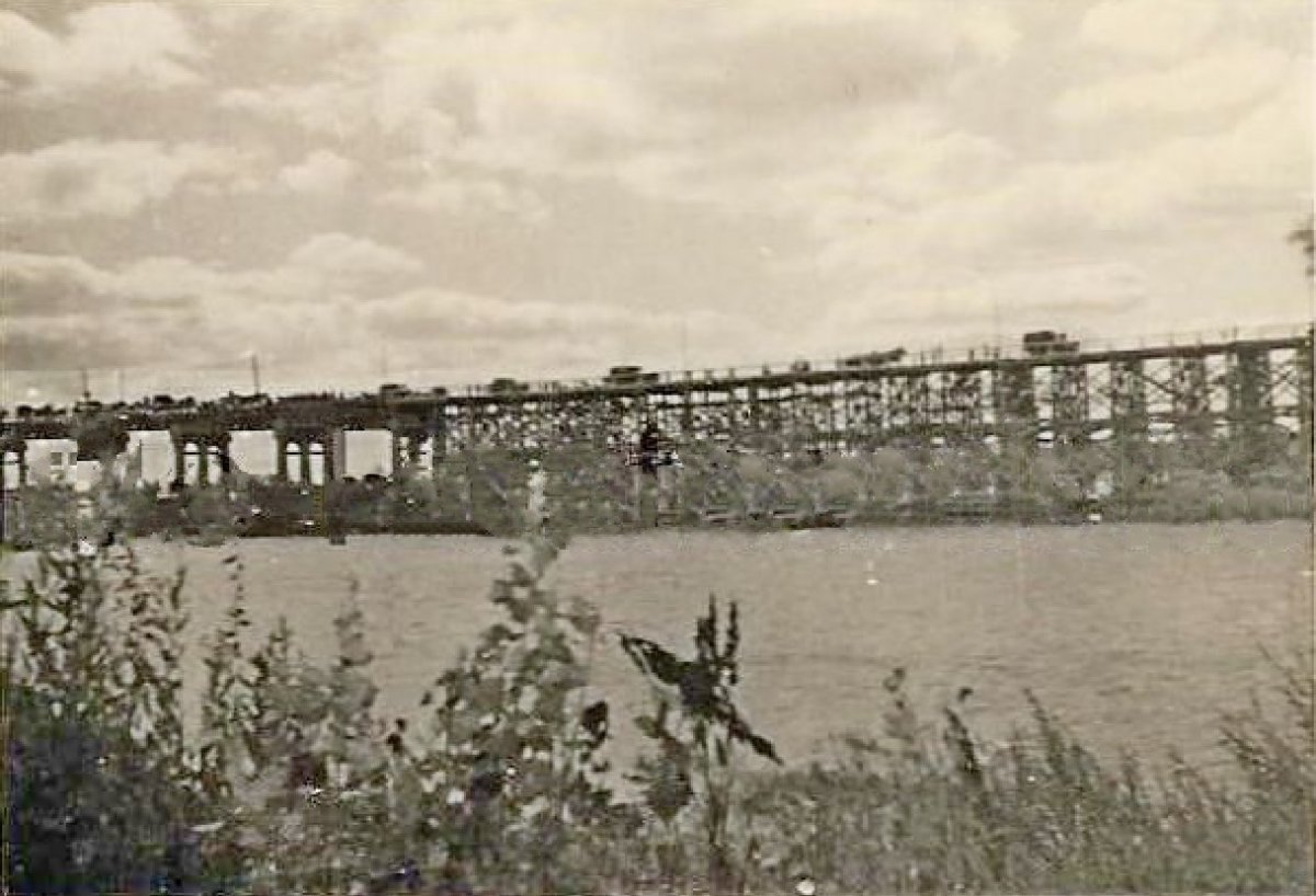 Чернигов Мост=(Тschernigow Ukraine Brücke Desna September 1941).jpg