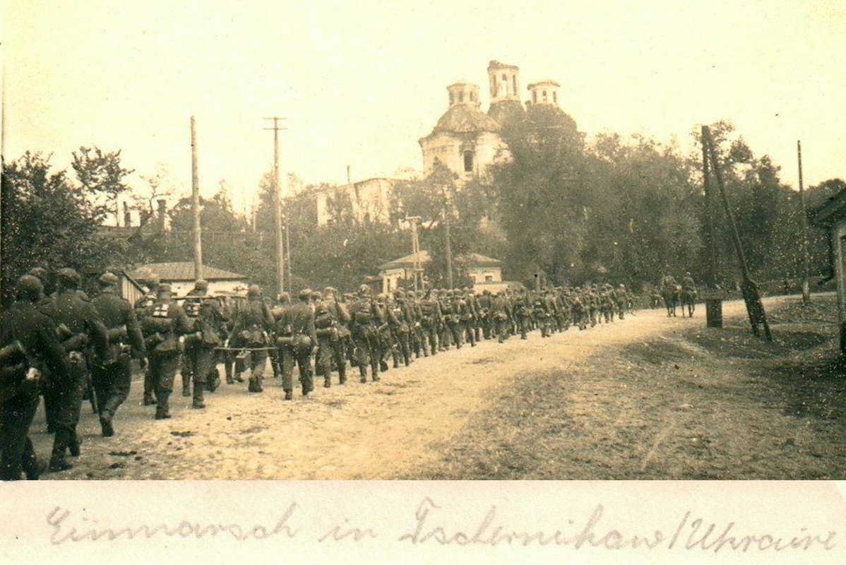Чернигов Вступление вермахта (Einmarsch der Wehrmacht in Tschernigow) 1941 г. page.jpg