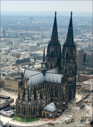 Cologne_cathedral_aerial_25326253726-e1521157147426 (1).jpg