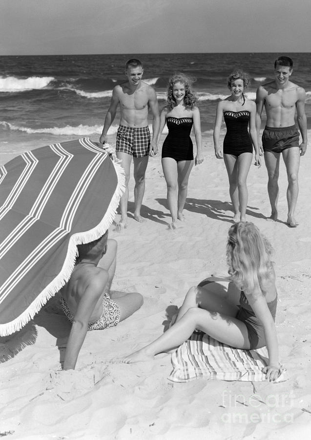 couples-at-the-beach-1950s-h-armstrong-robertsclassicstock.jpg