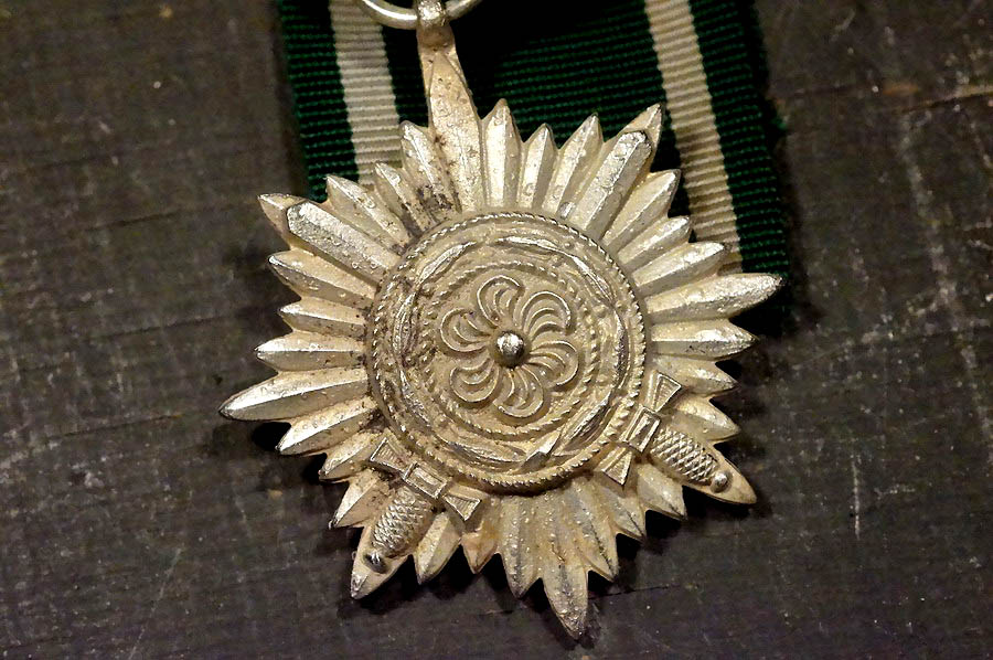 deumerostvolkermitband5905.JPG