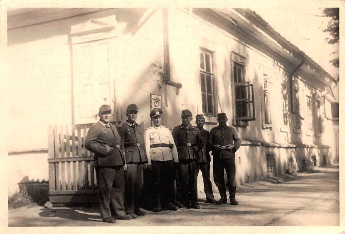 Deutsche Soldaten Sreibstube in Nowgorod - Sewersk Ostfront.jpg