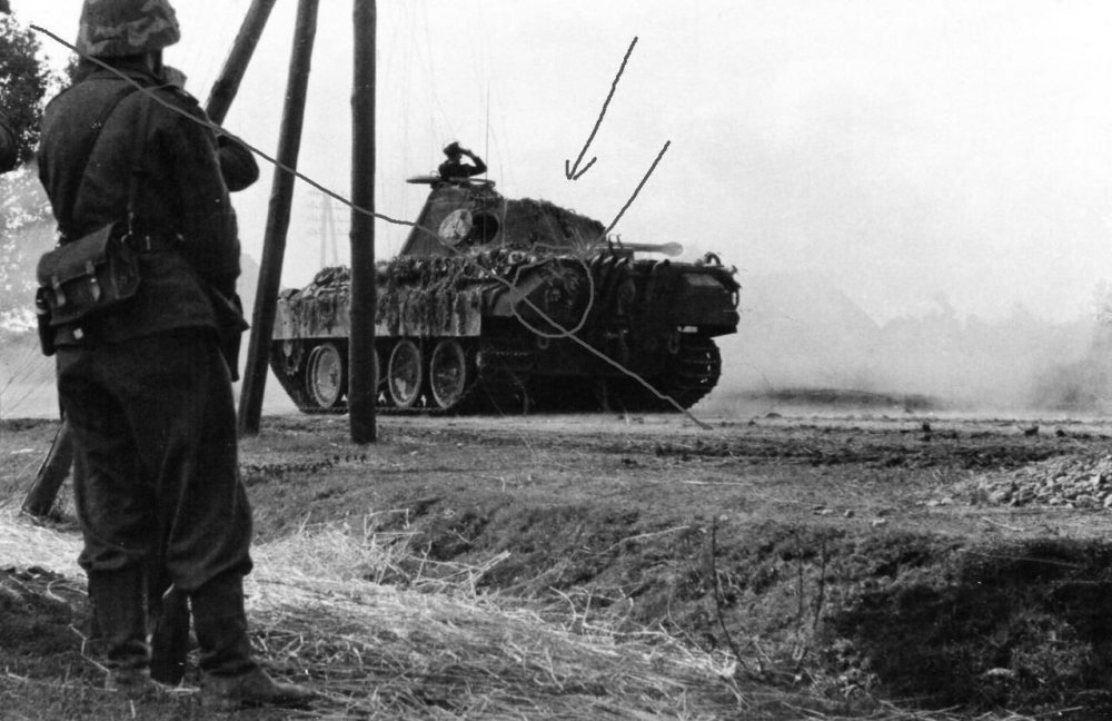 Deutsche_Panther_Elite_XX_Polen_1944_mit_Infant.jpg
