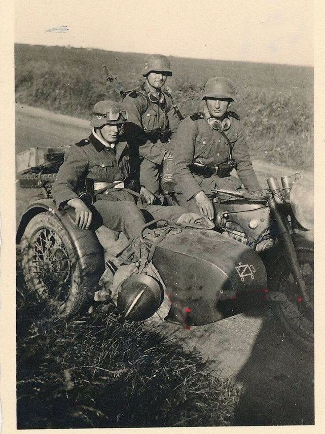 df0f8e2360976b787b90842fd0e40aa0--german-army-waffen.jpg