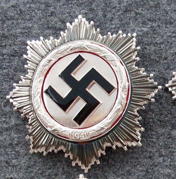 Фашистские медали. Орден железного Креста третьего рейха. Орден немецкого Креста 3 рейха. Высшая награда третьего рейха звезда германского ордена. Немецкий крест награда 3 рейха.