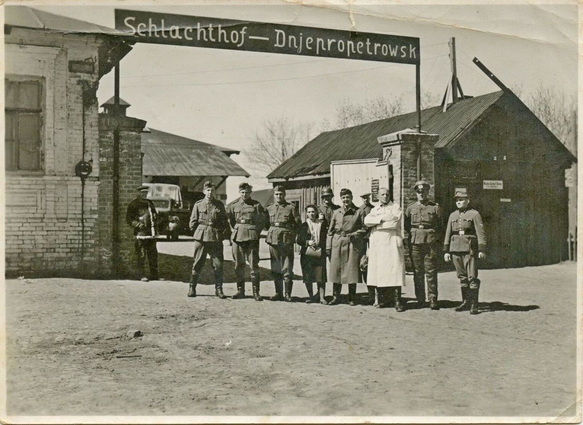 Днепропетровск Бойня (German Soldiers & Vet  Slaughterhouse) 25.04.1943 г..jpg