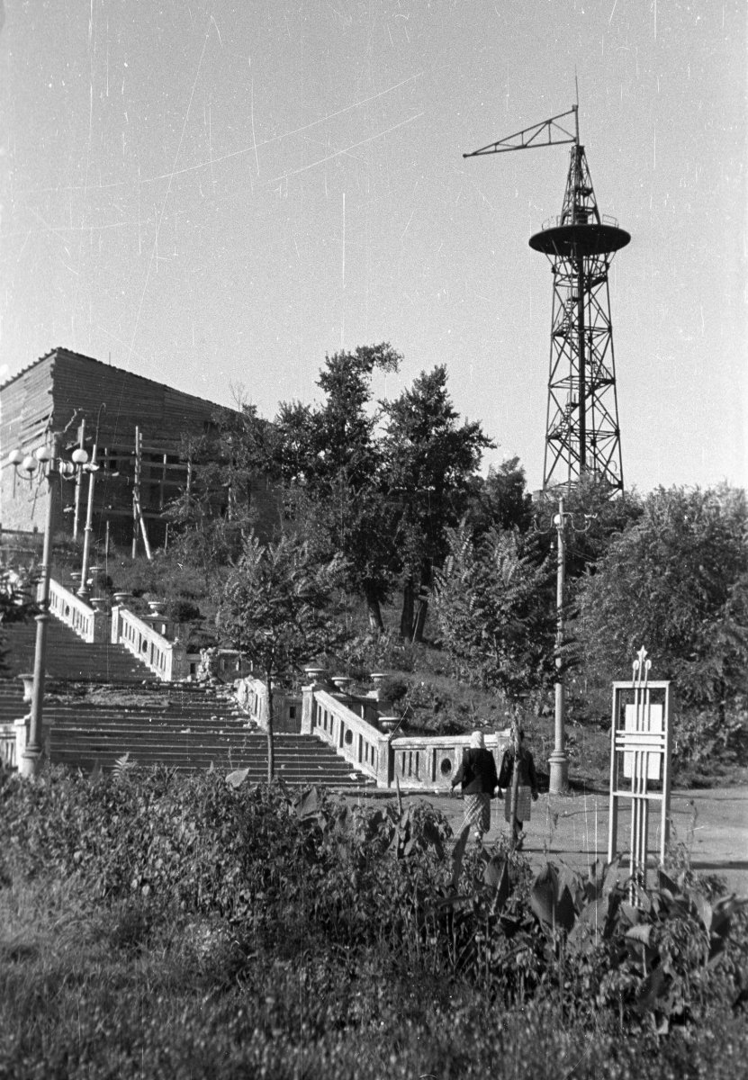 Днепропетровск Парк Чкалова Парашютная вышка Автор Berkо Pál 1941 г. fortepan_78374-ум.jpg