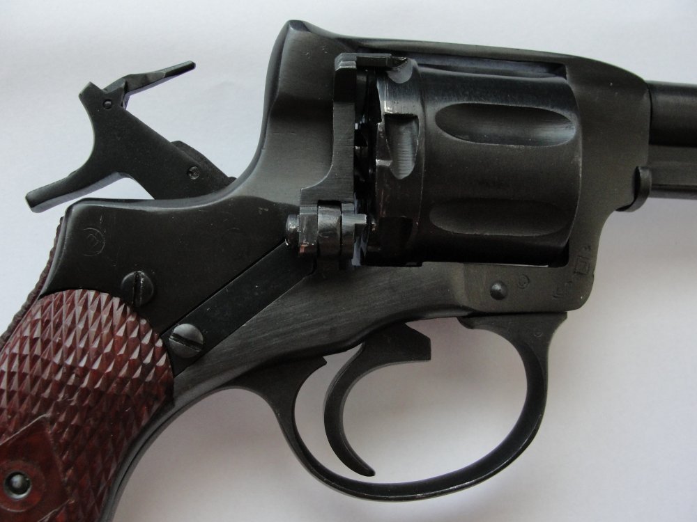 Сигнальный р 2. Сигнальный р 2. Сигнальный револьвер ссср. Сигнальный револьвер р2. Наган р2.