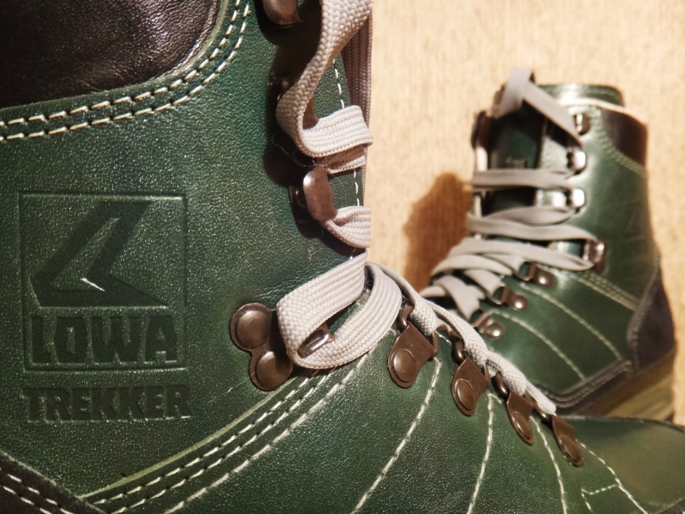 Lowa trekker shop