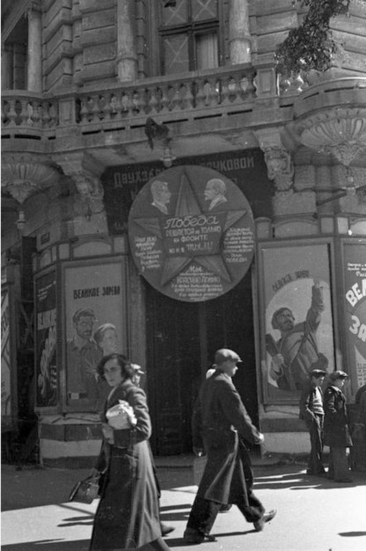 Egorov_Anatolyi_Vasylevych_Na_ulytse_osazhdenoi_Odessy_1941_g (1).jpg