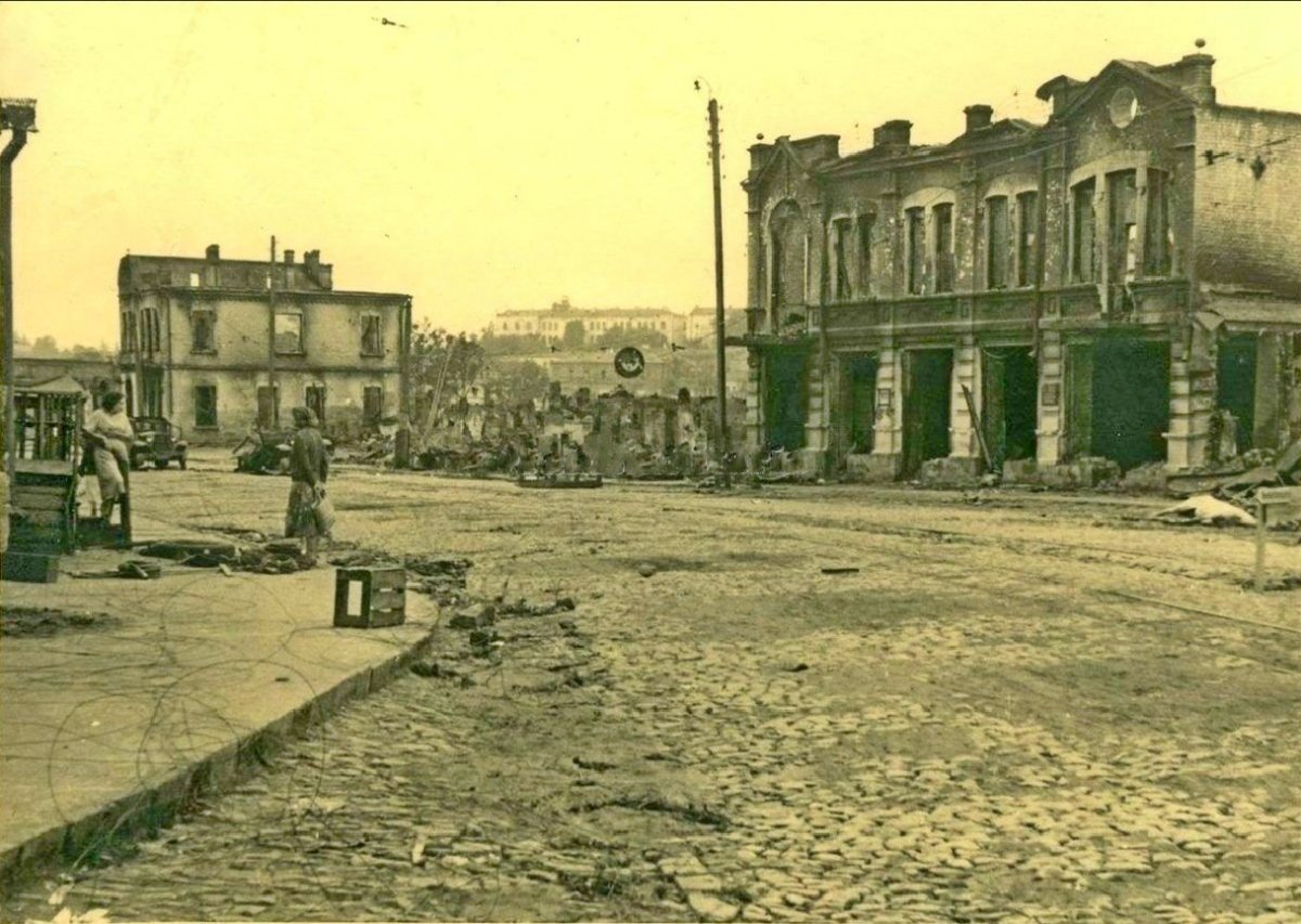 Einmarsch Soldaten in zerstörtes WINNIZA 1941) 1941 г..jpg