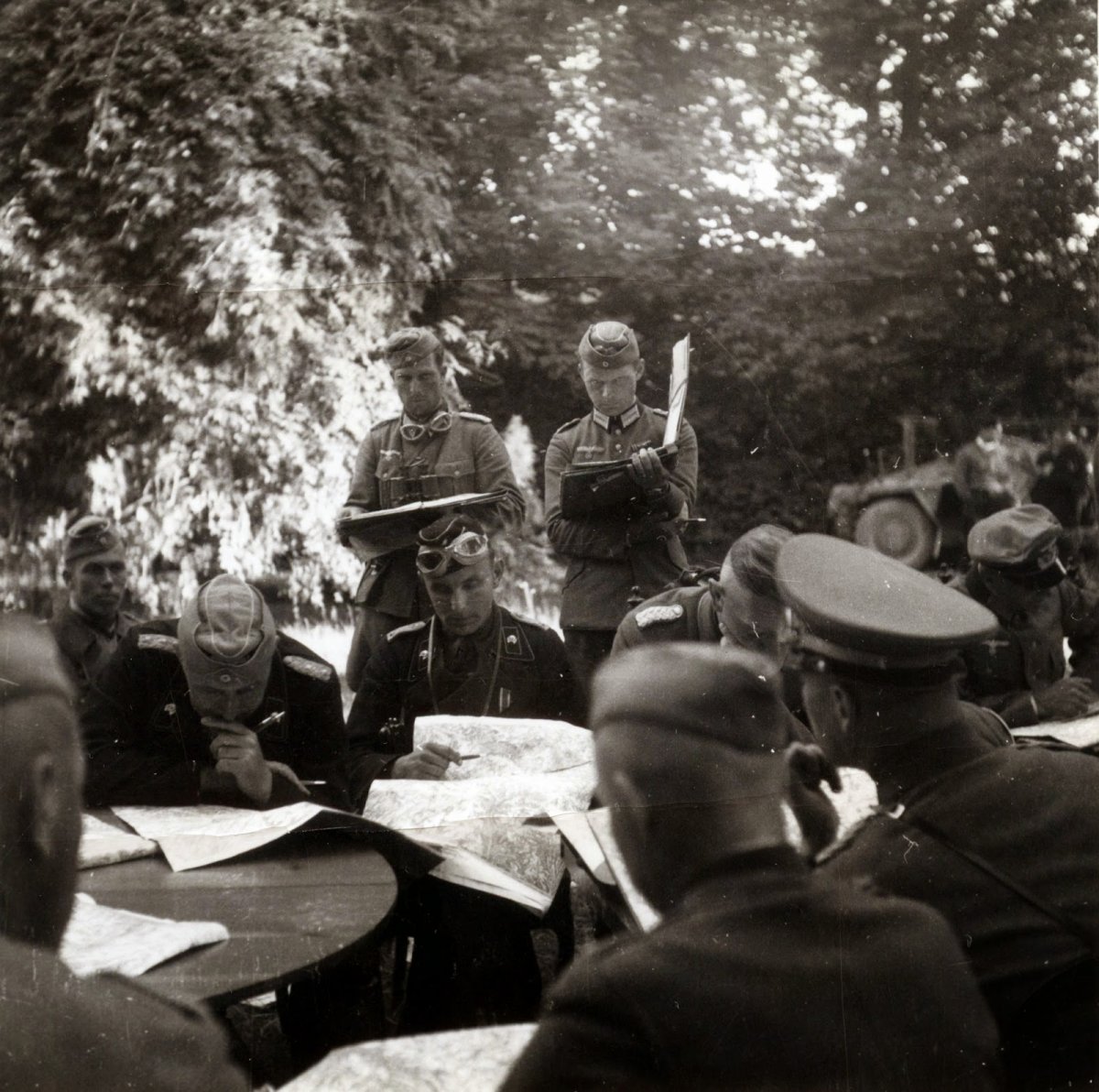 Erwin Rommel commander 7 panzer division trip to France 1940a.jpg