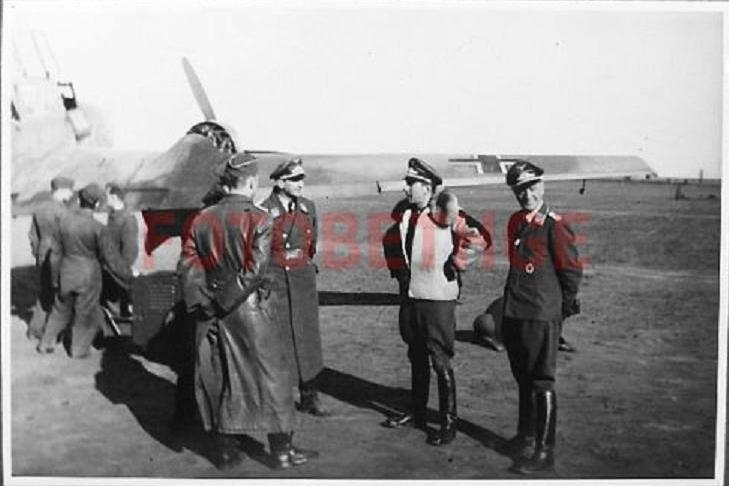 Flugplatz Winniza Ukraine Me 110 mit Kommodore Oberst Mölders.jpg