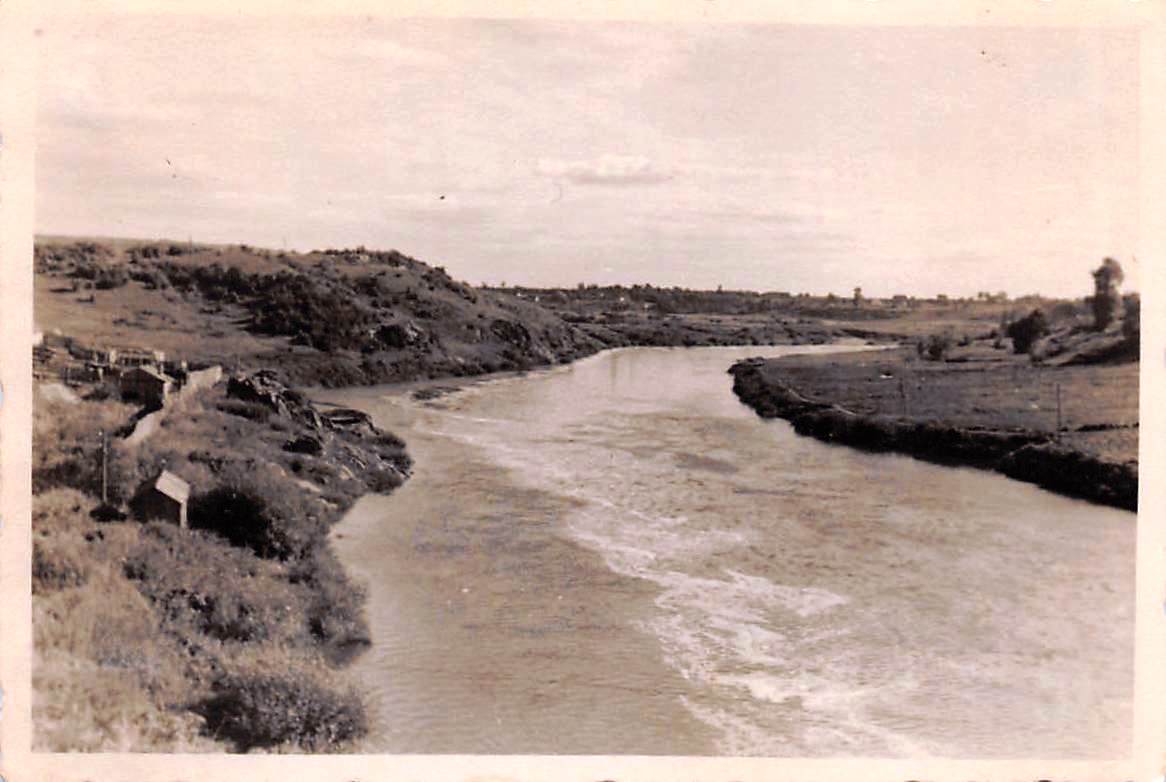 Fluss Slutsch bei Zwiahel  Nowohrad-Wolynskyj Stalinlinie Ostfront.jpg
