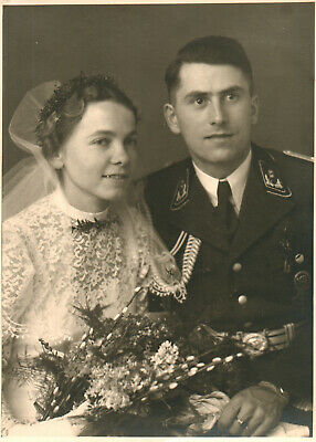 Foto-Soldat-der-Luftwaffe-hält-Hochzeit-Portrait-Rochlitz.jpg