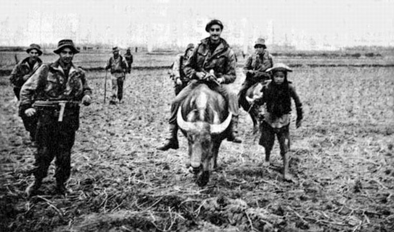 french_commandos-marines_in_indochina__note_the_mp40_.jpg