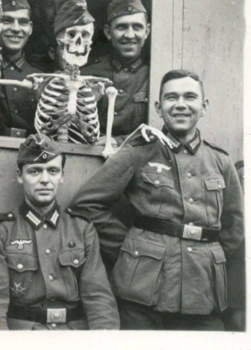 funny-klev-club-wwz5-p-smeshnie-kartinki-soldat-vermakhta-5.jpg