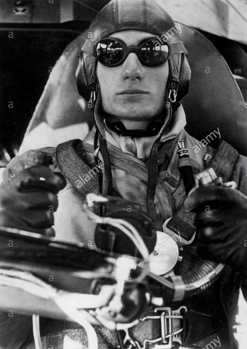german-fighter-pilot-in-the-second-world-war-1941-CPHRPA.jpg