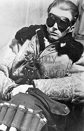 german-night-fighter-pilot-cphrpn.jpg