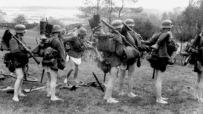 German-Soldiers-With-Trousers-And-Boots-Off-For-Water-Crossing.jpg