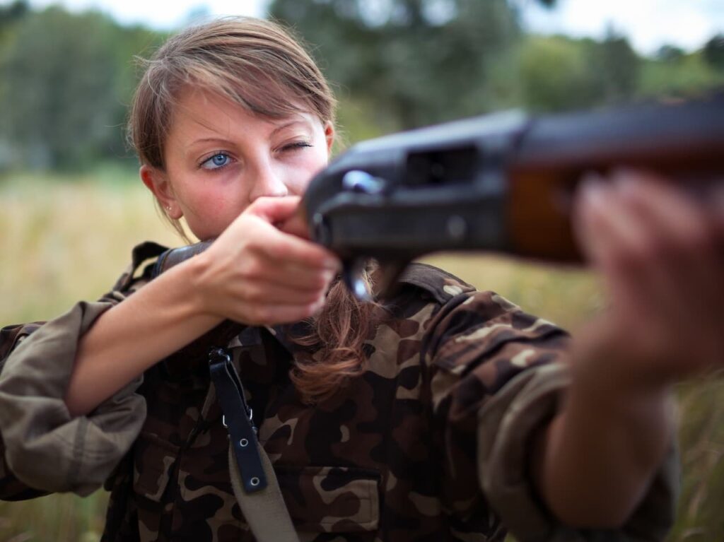 girl-with-a-gun-aiming-at-a-target-15.09-utc-1024x767.jpg