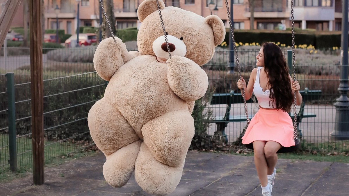 girl-with-big-teddy-bear-on-swing-4k-2048x1152.jpg