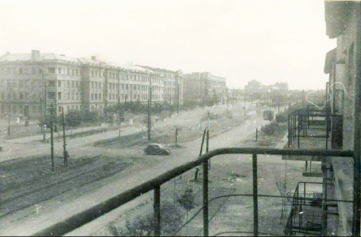 Горловка Ленина проспект 1941-1943 г. (Fahrzeuge der Wehrmacht in Gorlovka).jpg