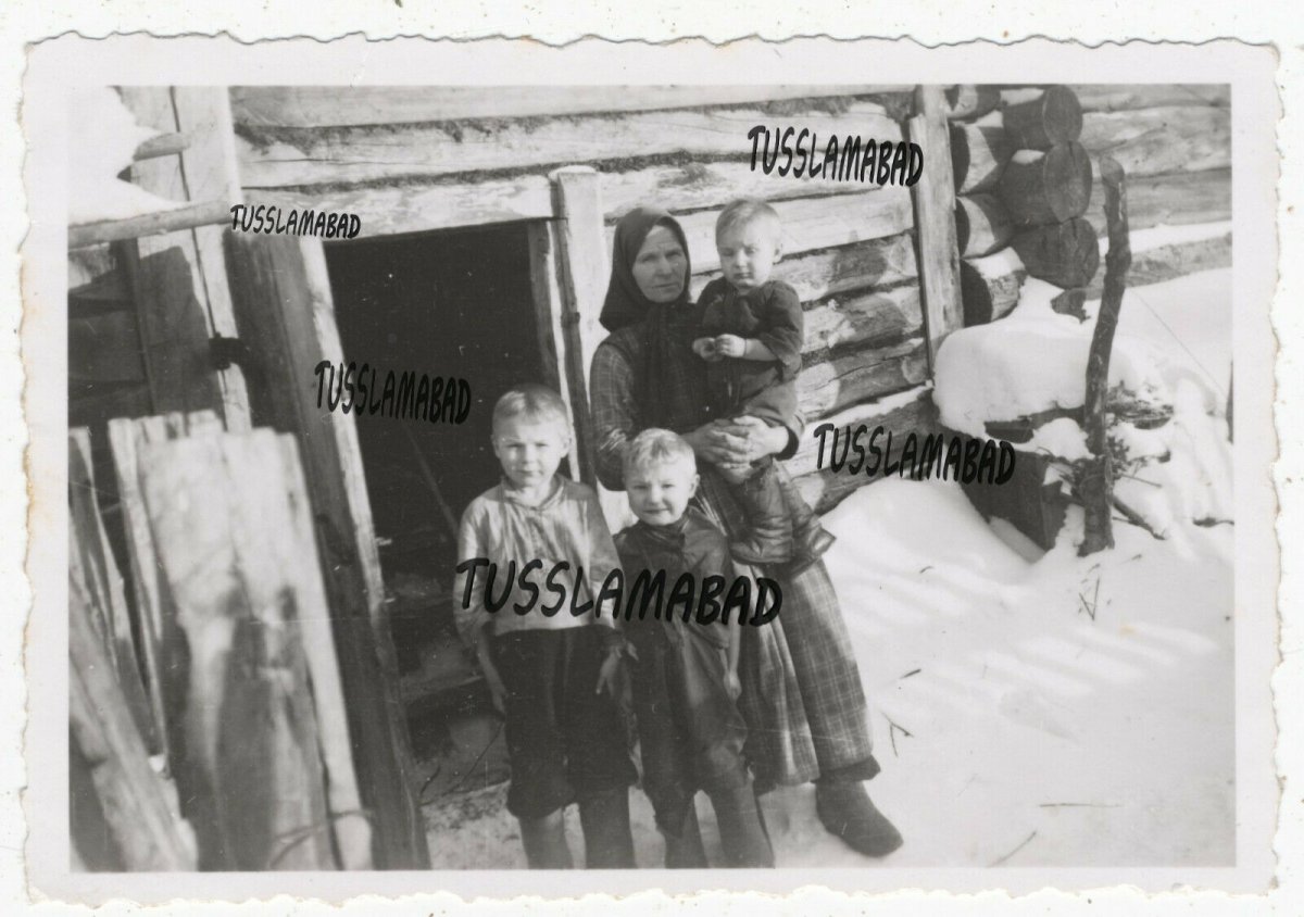Grigorowo-Russland-bei-Nowgorod-Frau-Kinder-Haus-siehe.jpg