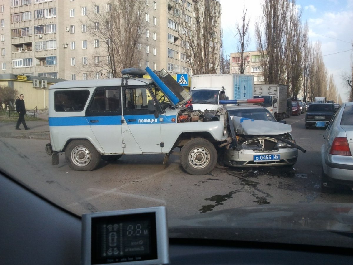 Разбитый полицейский УАЗ