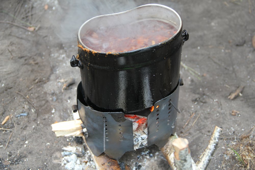 Закопченный котелок