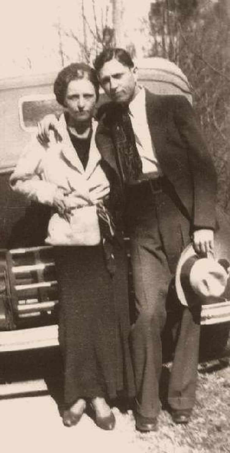 january-1930-bonnie-and-clyde-meet-photo-u1.jpeg