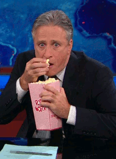 JOHN_STUART_smotrit_nervno_i_zhret_popkorn_yapfiles.ru.gif