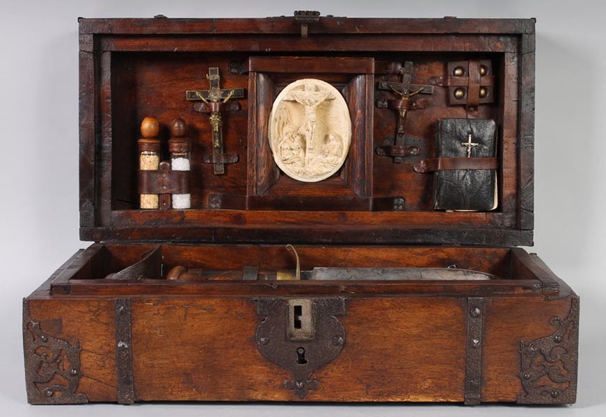 kamelot auctions vampire hunting kit 1 front view.jpg