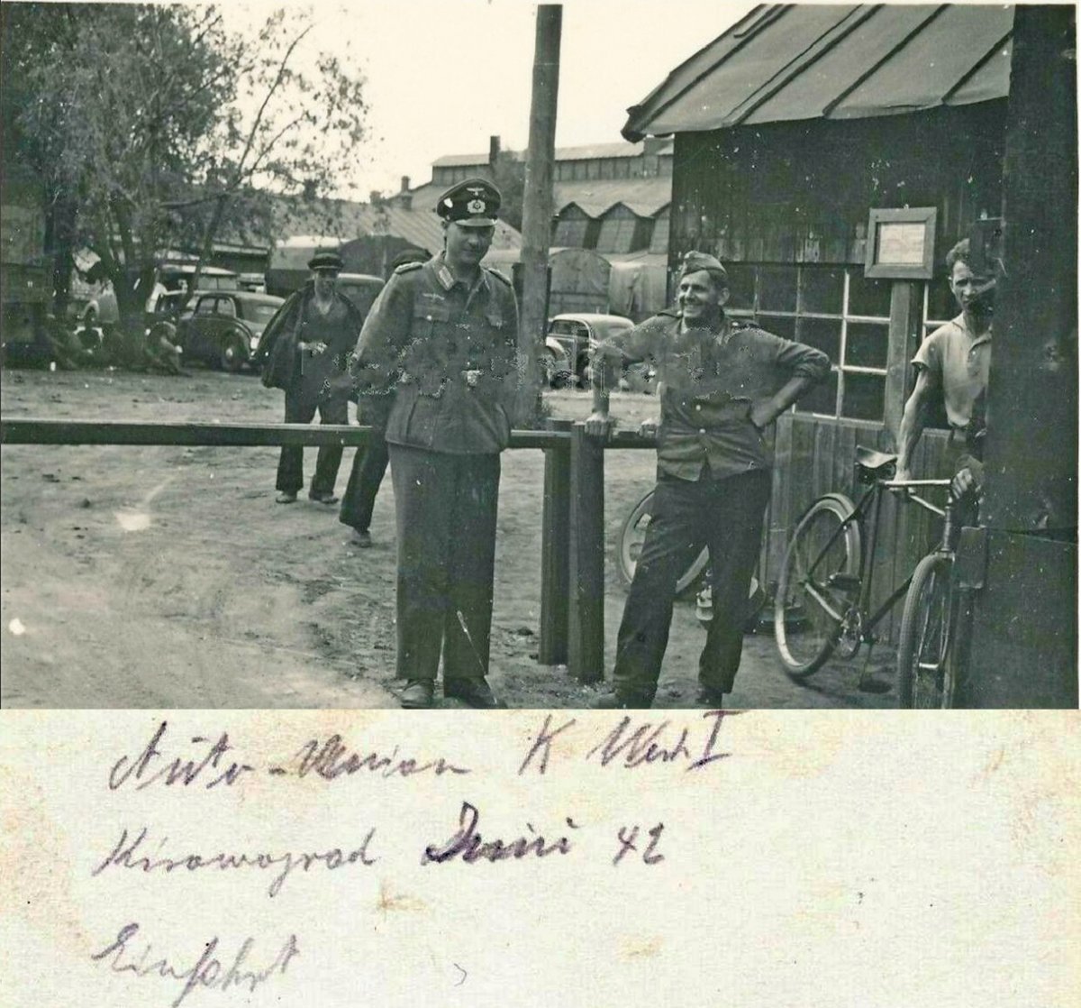 Кировоград Солдаты на авторем. заводе (Soldaten der Wehrmacht am Auto Union Werk) 1942 г..jpg