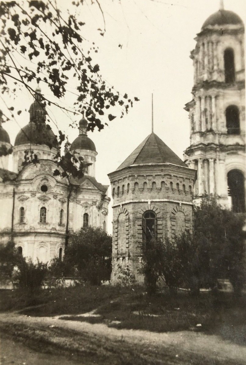 Koselez Tschernihiw Ukraine 1941 Kirche -russisches Heeresverpflegungslage.jpg