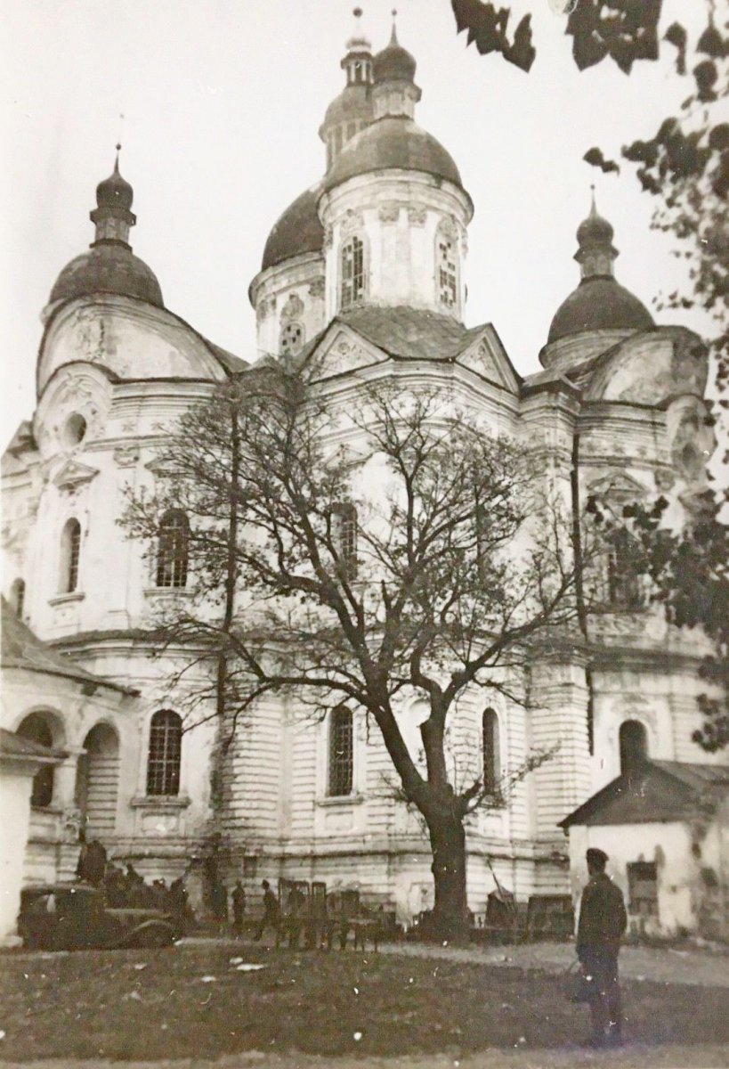 Koselez Tschernihiw Ukraine 1941 Kirche - russisches Heeresverpflegungslager.jpg