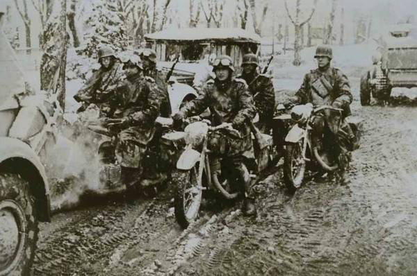 kradschuetzen-troops-on-motorcycles-in-winter_imagesia-com_ba85_large.jpg