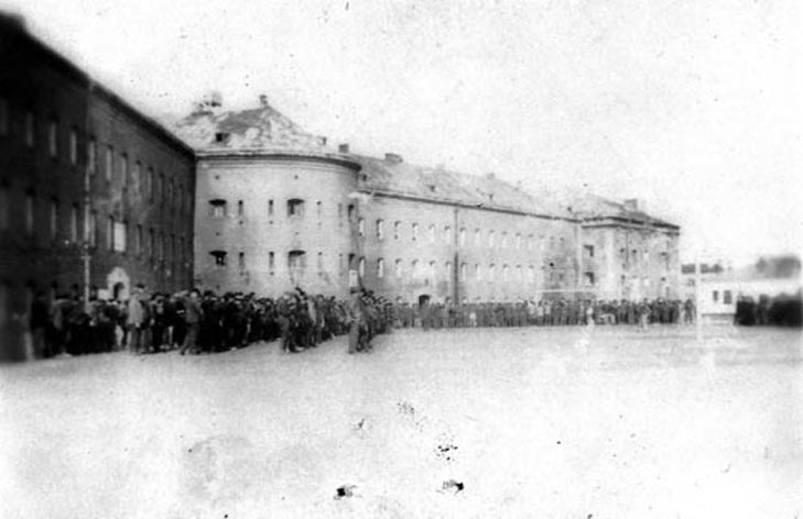 Lappel-des-prisonniers-a-citadelle-de-Lemberg-le-23-juin-1943.jpg
