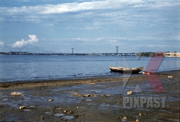 merefachersonbridge-over-the-dnieper-in-dnipropetrovsk-ukraine-1942-13271.jpg