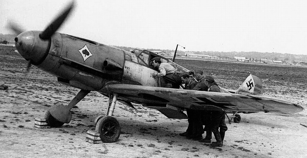 Messerschmitt-Bf-109-F-2-WrN-6674-Heinz-Bretnutz-II-JG53-France-1941.jpg