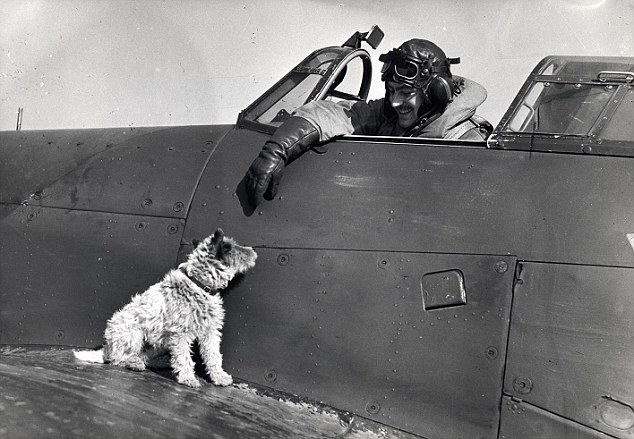 Mike Kolendorski early in 1941 first Eagle Squadron.jpg