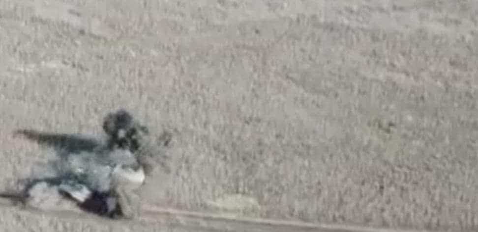Moment-pidryvu-BTR-80-rosijsko-terorystychnyh-vijsk-na-mini-u-2018-rotsi.jpg