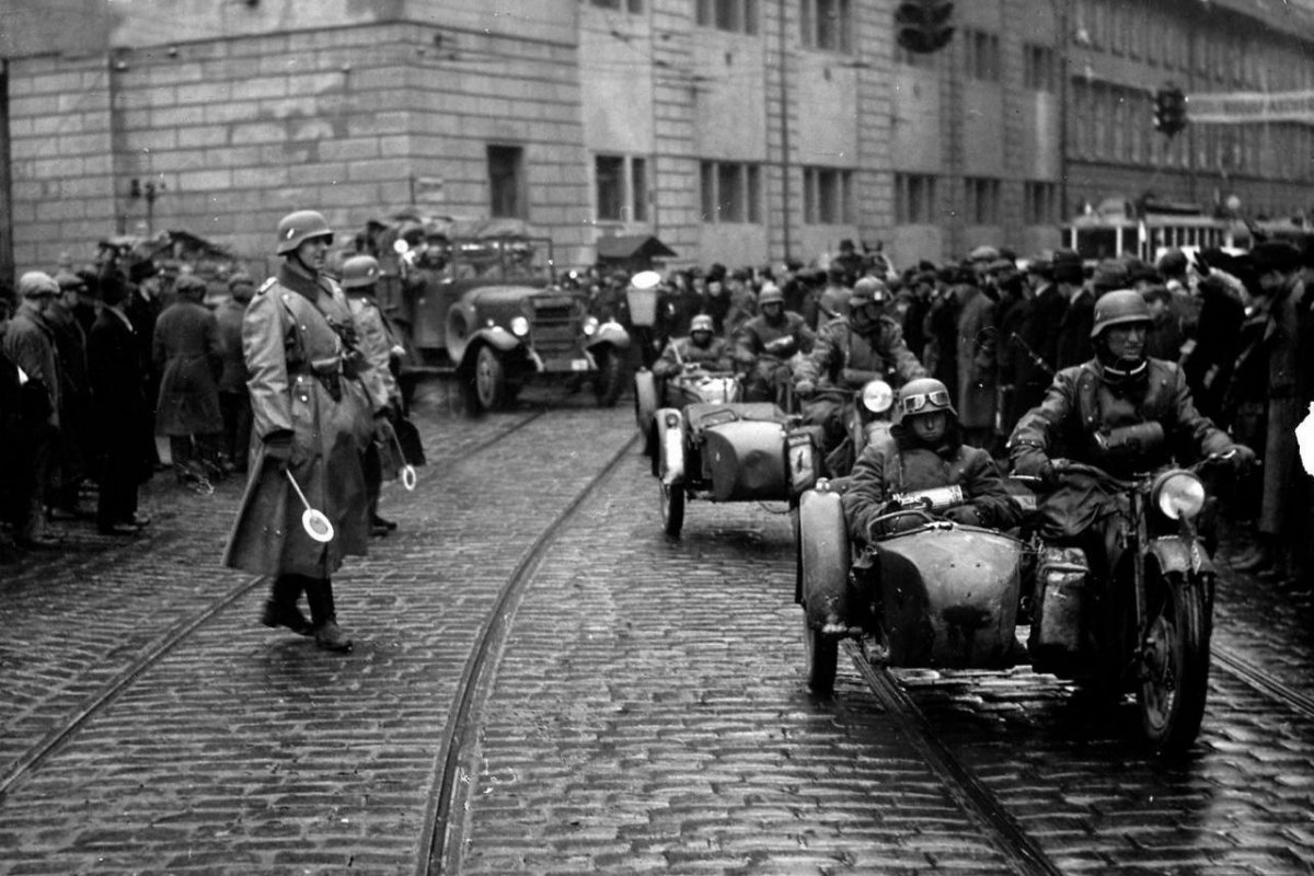 Nemetskie-moto-v-Prage_KHajek_mart1939.jpg