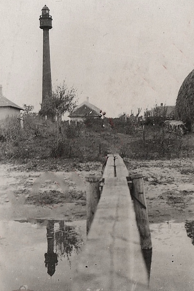 Николаев Первый в мире железобетонный маяк на Ожарской косе (Leuchtturm an der Bug) 1941 г.-.jpg