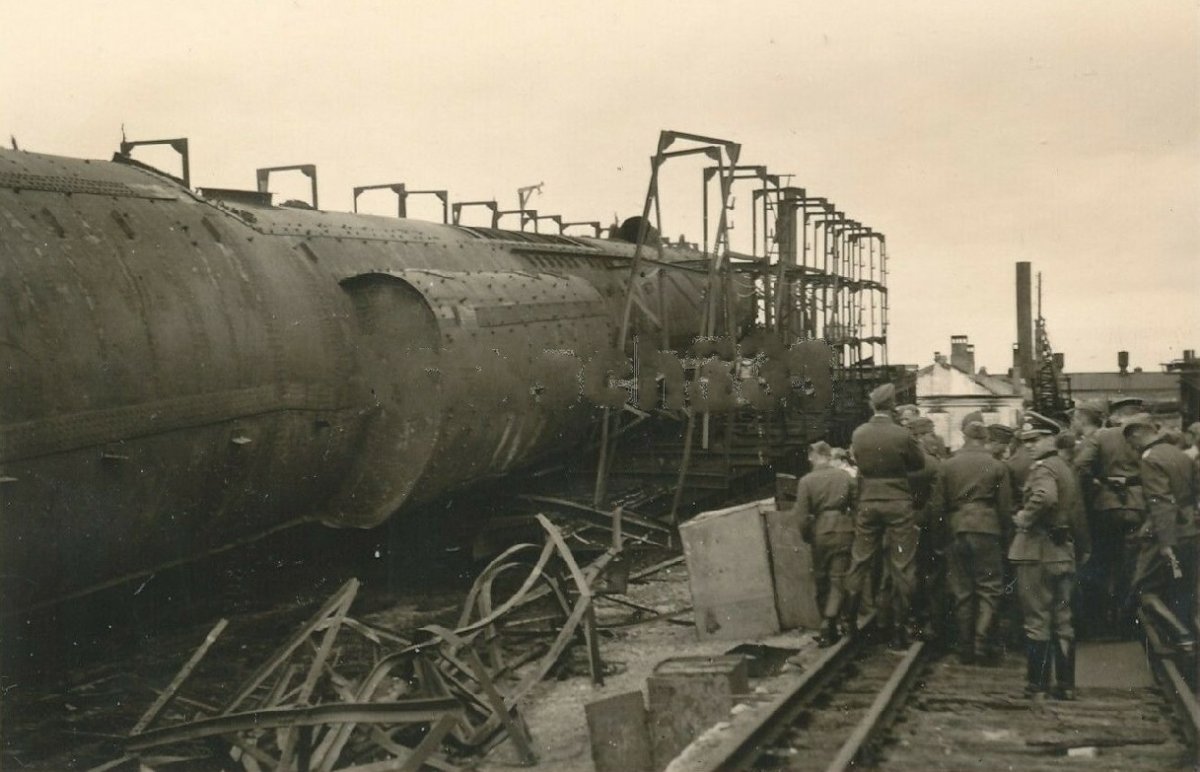 Николаев Солдаты вермахта на судостроительном заводе 1941-1943 г..jpg