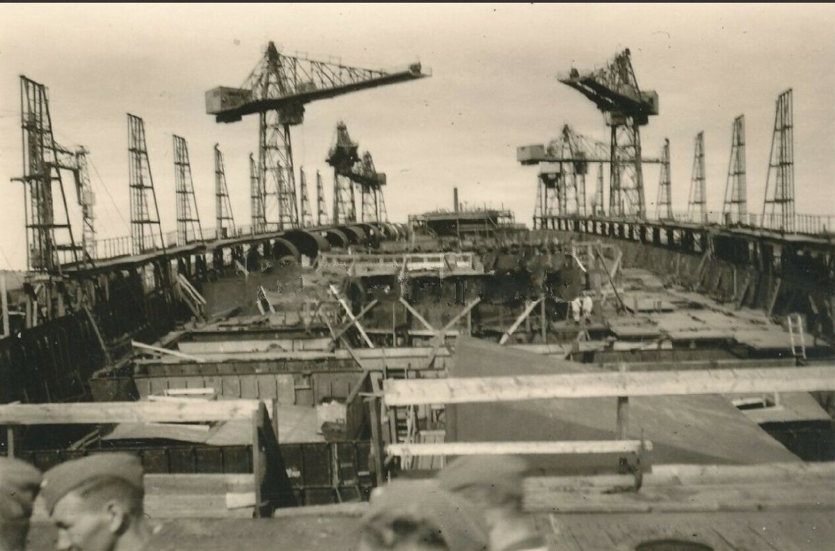 Николаев Солдаты вермахта на судостроительном заводе 1941-1943 г.--.jpg