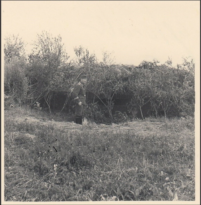 Новоград-Вол. (Звягель) Замаскированный ДОТ 1941 г. (getarnter Bunker in Zwiahel) 17.7.1941 ред.jpg