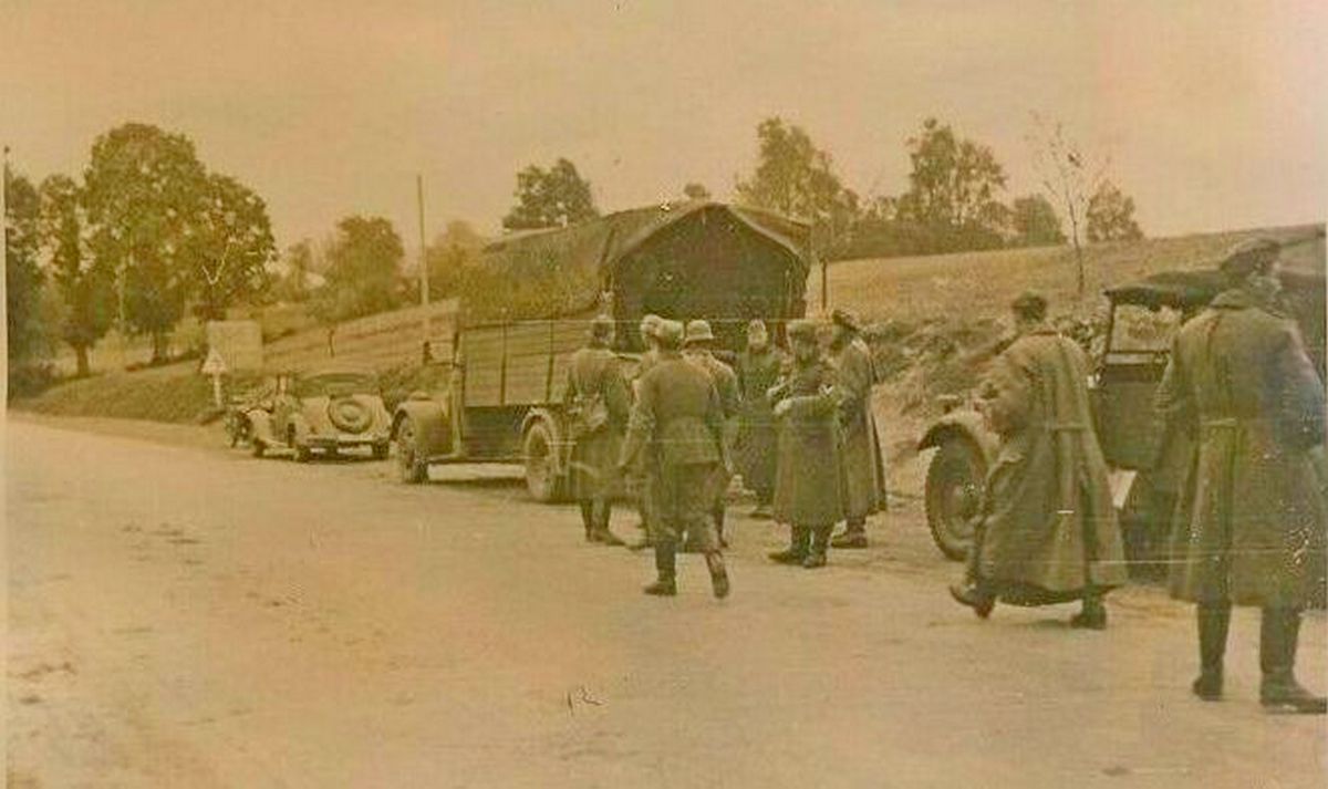 Новоград-Волынский Солдаты 79 ПД (79.ID Soldaten in der Ukraine Zwiahel) 1941 г..jpg